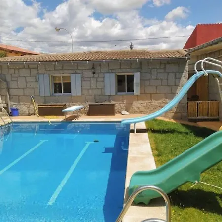 Acogedora Casita Loft De Piedra Con Piscina Compartida Apartment Becerril de la Sierra Exterior photo