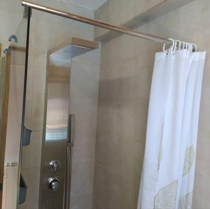 Acogedora Casita Loft De Piedra Con Piscina Compartida Becerril de la Sierra